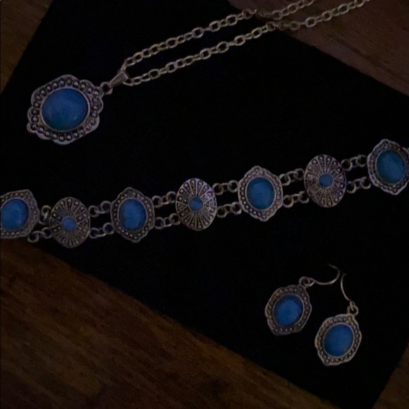Turquoise Necklace Set - Picture 3 of 4